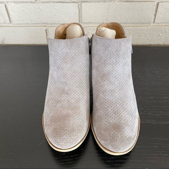 Lucky Brand Brielley Perforated Tan Suede Side Zip Booties Ankle Boots Size 6 - Picture 4 of 6